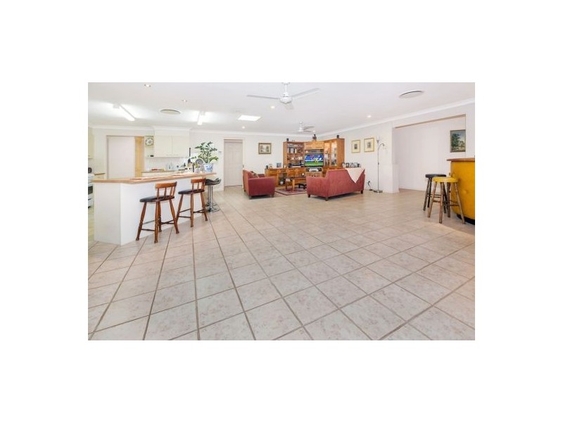 39 Cambridge Place, Wishart QLD 4122