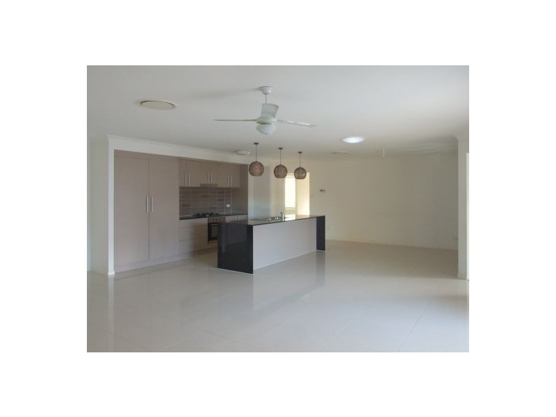 4 Hernandia Place, Mackenzie QLD 4156