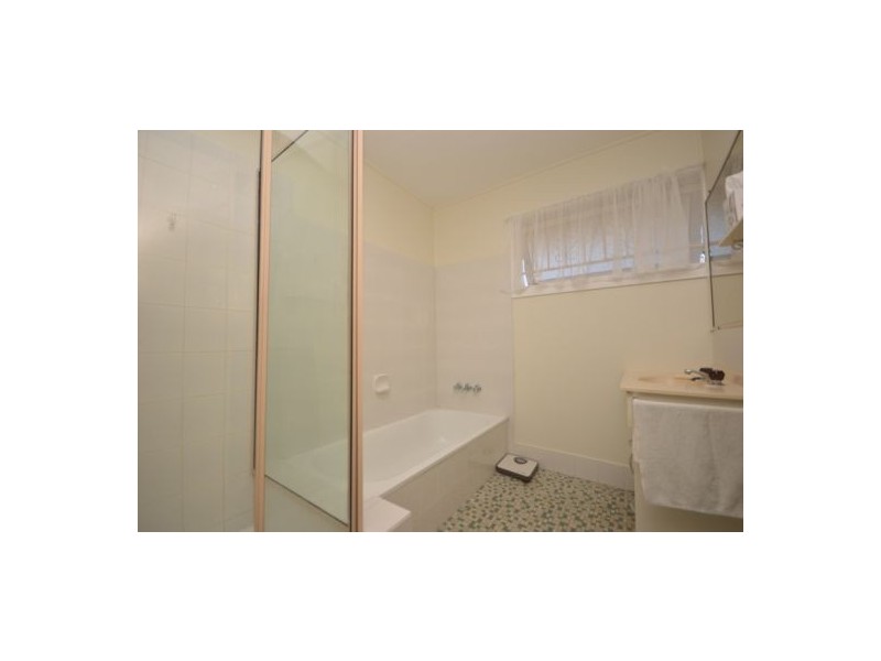 300 Newnham Road, Wishart QLD 4122