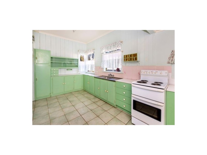 159 Seville Rd, Holland Park QLD 4121