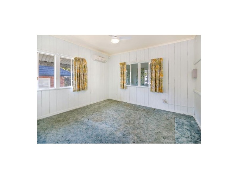 159 Seville Rd, Holland Park QLD 4121