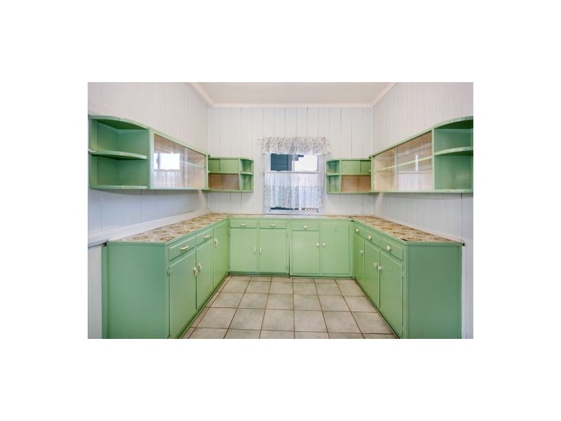 159 Seville Rd, Holland Park QLD 4121