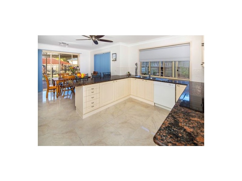 26 Berkshire Cr, Wishart QLD 4122