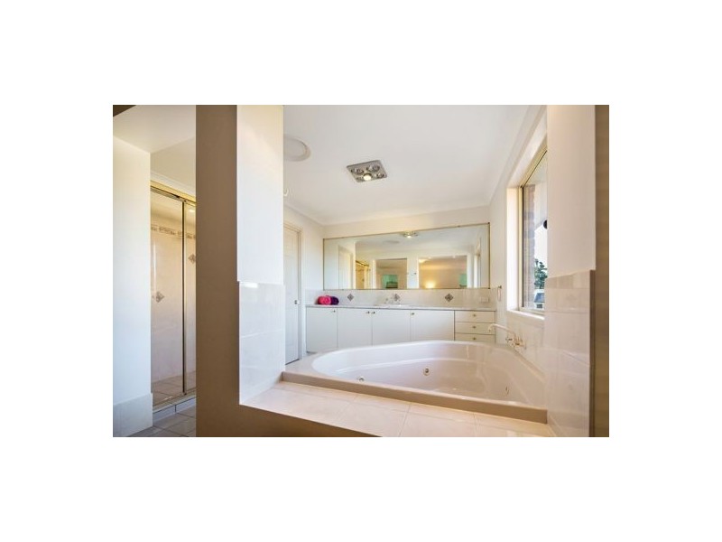 26 Berkshire Cr, Wishart QLD 4122