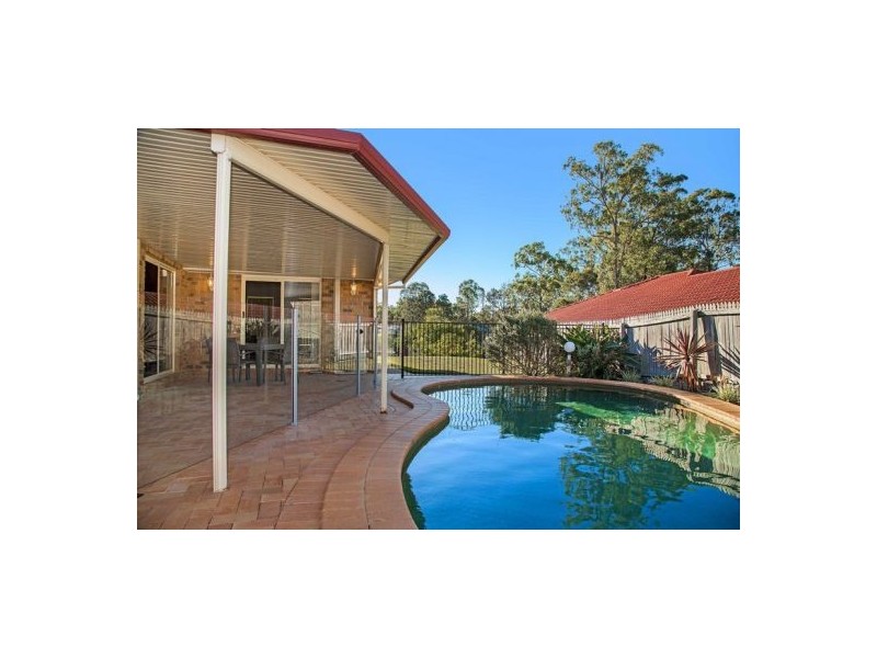 26 Berkshire Cr, Wishart QLD 4122