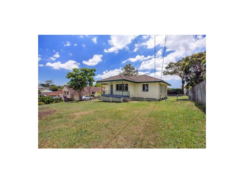 30 Amoria Street, Mansfield QLD 4122
