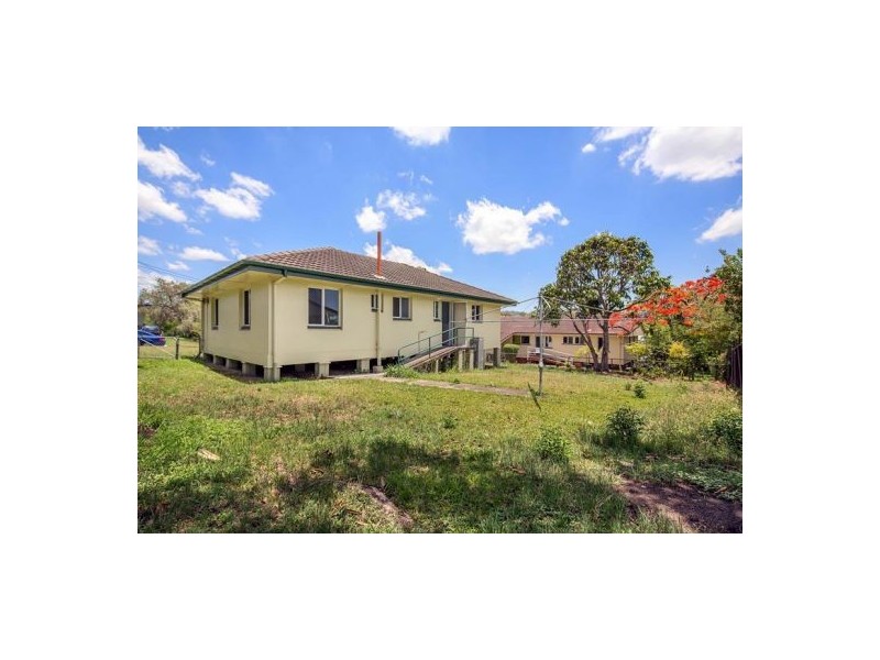 30 Amoria Street, Mansfield QLD 4122