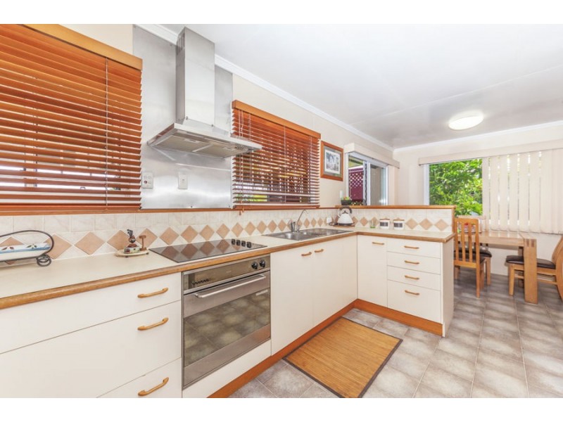 93 Mingera Street, Mansfield QLD 4122