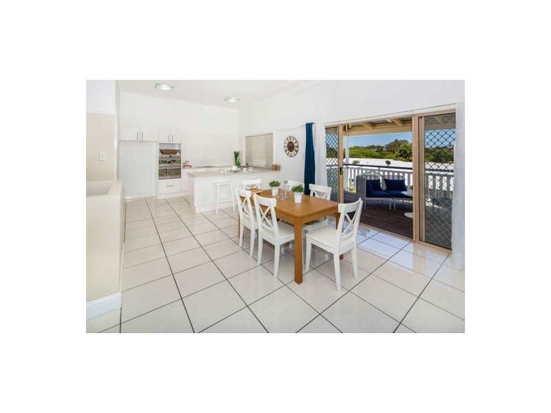 59 New Lindum Road, Wynnum West QLD 4178