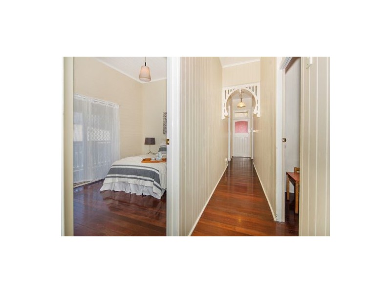 59 New Lindum Road, Wynnum West QLD 4178