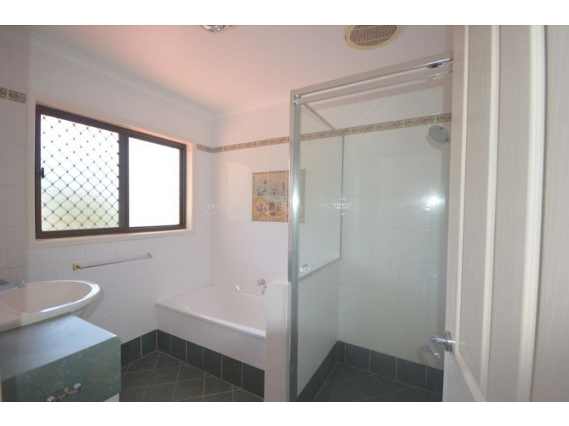 111 Crewe Street, Mount Gravatt East QLD 4122