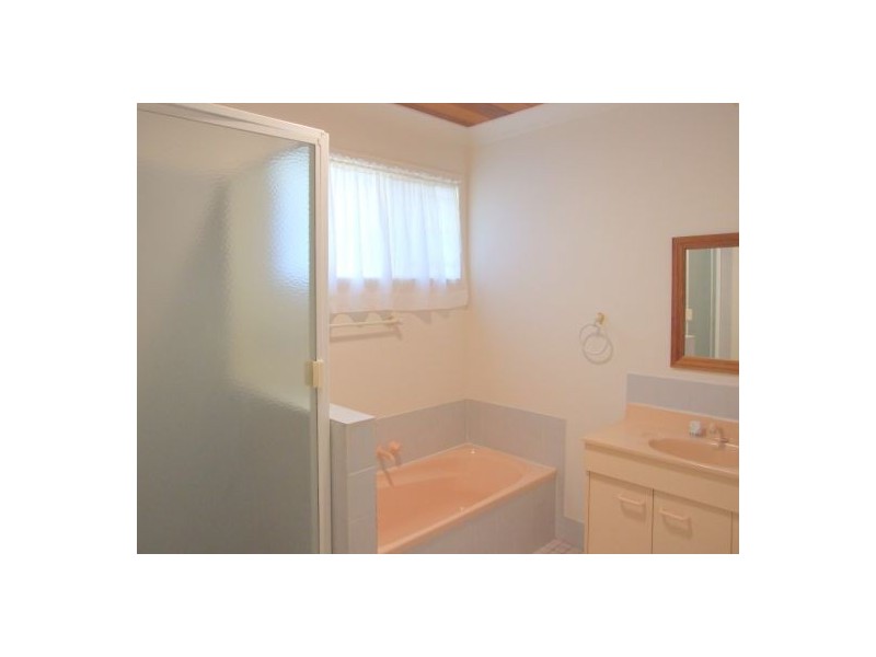 11 Madrid Court, Wishart QLD 4122