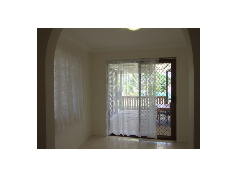 11 Madrid Court, Wishart QLD 4122