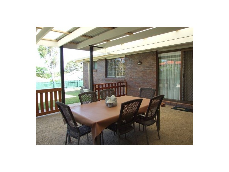 11 Madrid Court, Wishart QLD 4122