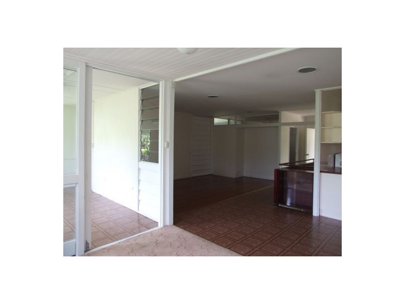 393 Nursery Road, Holland Park QLD 4121