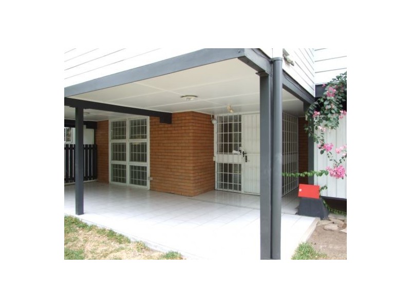 393 Nursery Road, Holland Park QLD 4121