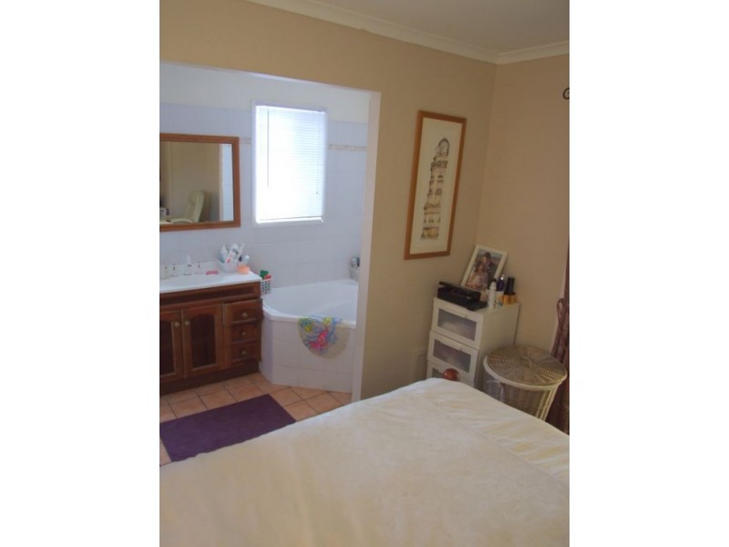 54 Eastwood Drive, Mansfield QLD 4122