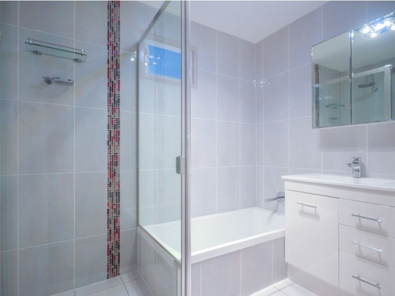 18 Nevern Street, Macgregor QLD 4109