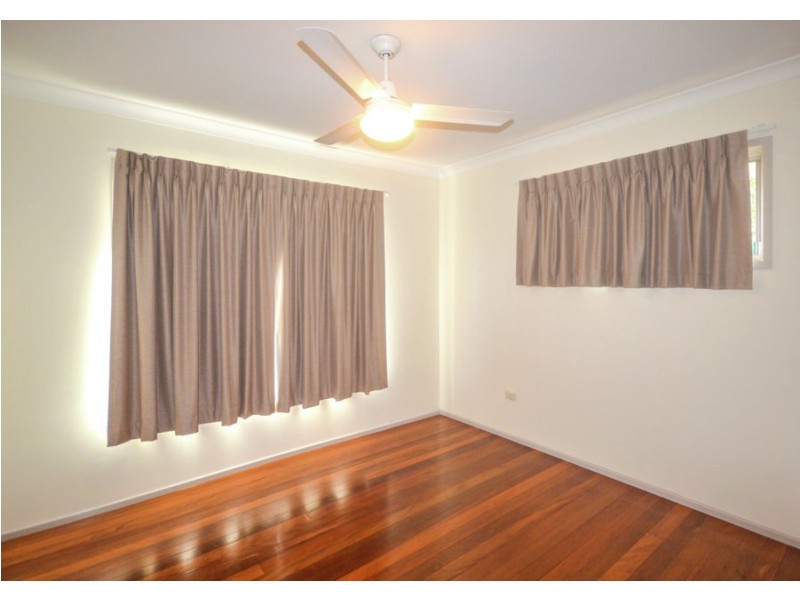 18 Nevern Street, Macgregor QLD 4109