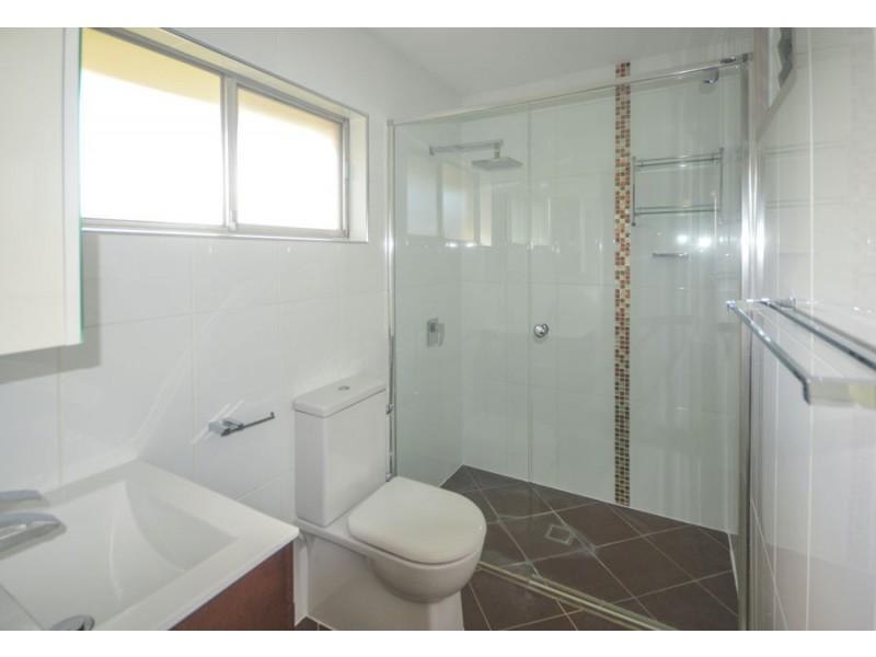 18 Nevern Street, Macgregor QLD 4109