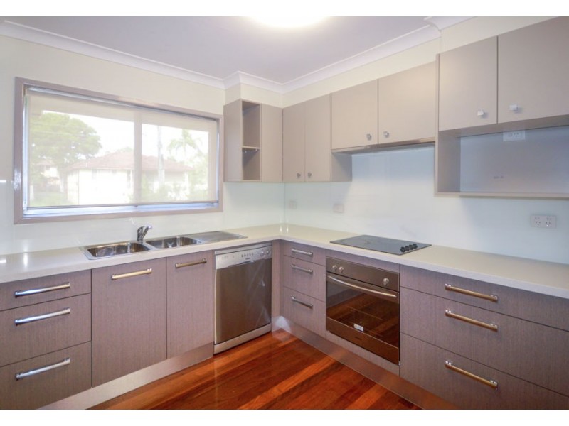 18 Nevern Street, Macgregor QLD 4109