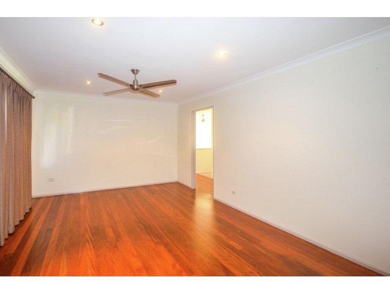 18 Nevern Street, Macgregor QLD 4109