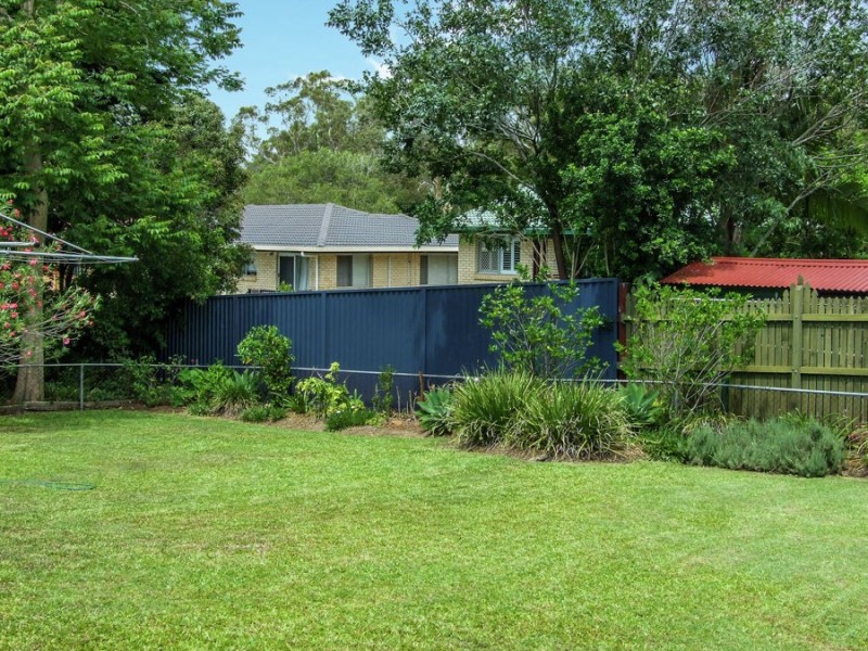 18 Nevern Street, Macgregor QLD 4109