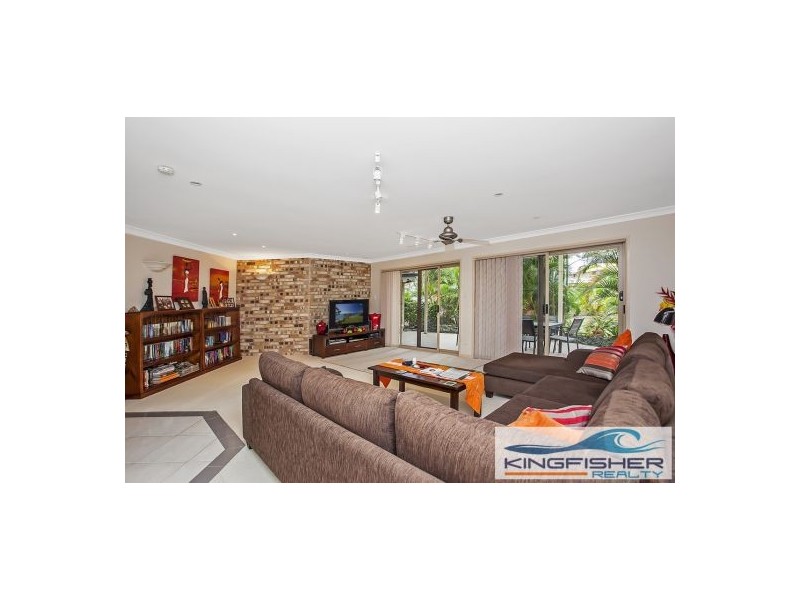 5 Ruff Court, Burleigh Waters QLD 4220