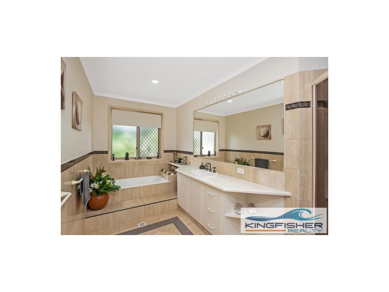 5 Ruff Court, Burleigh Waters QLD 4220