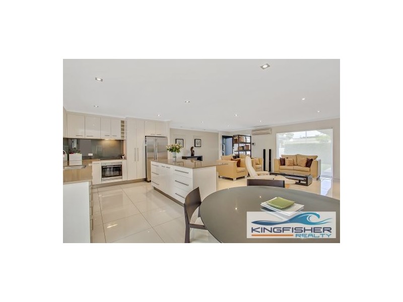 18 Curlew Crescent, Burleigh Waters QLD 4220