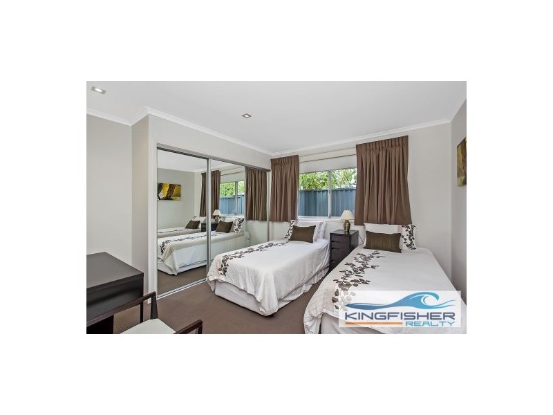 18 Curlew Crescent, Burleigh Waters QLD 4220