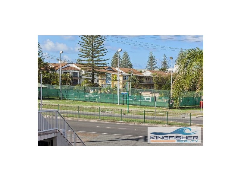 2/4 Logan Avenue, Miami QLD 4220