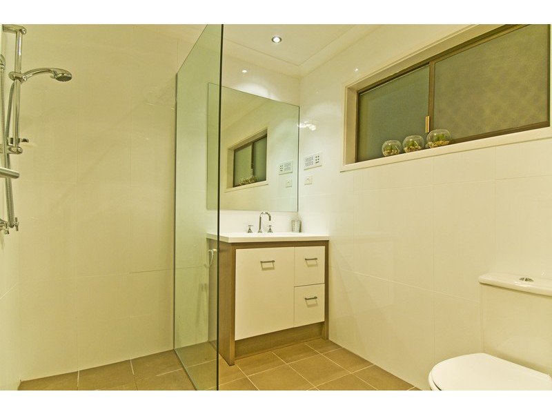 180 Burleigh Street, Burleigh Waters QLD 4220