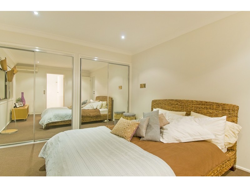 180 Burleigh Street, Burleigh Waters QLD 4220