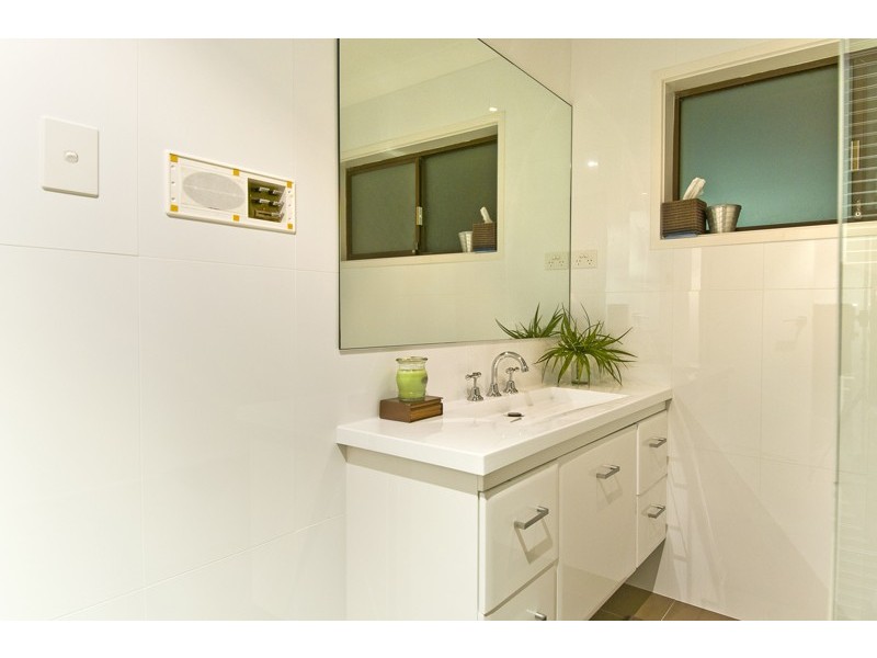 180 Burleigh Street, Burleigh Waters QLD 4220