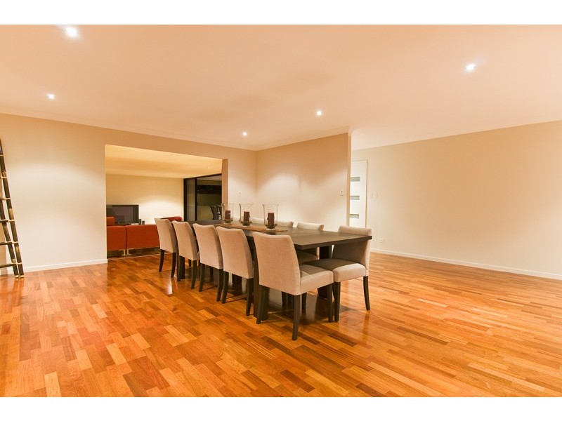 180 Burleigh Street, Burleigh Waters QLD 4220