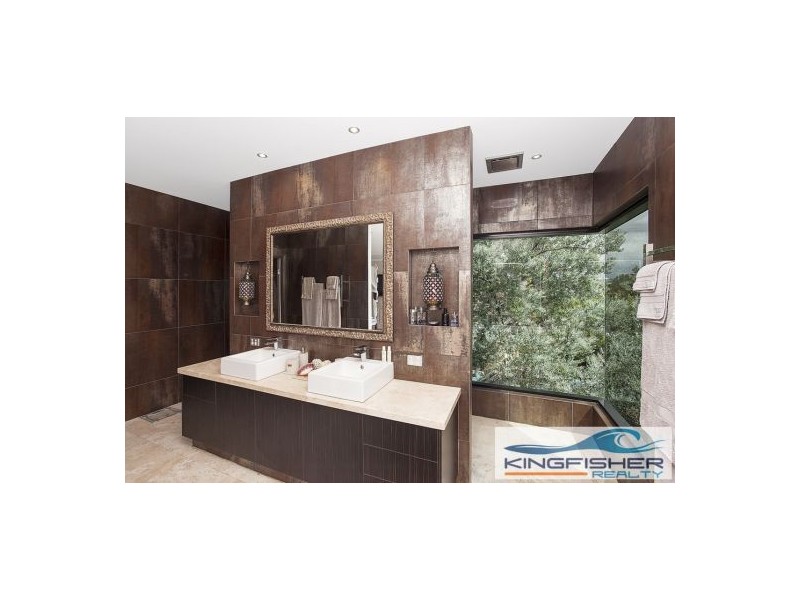 102 Jabiru Avenue, Burleigh Waters QLD 4220