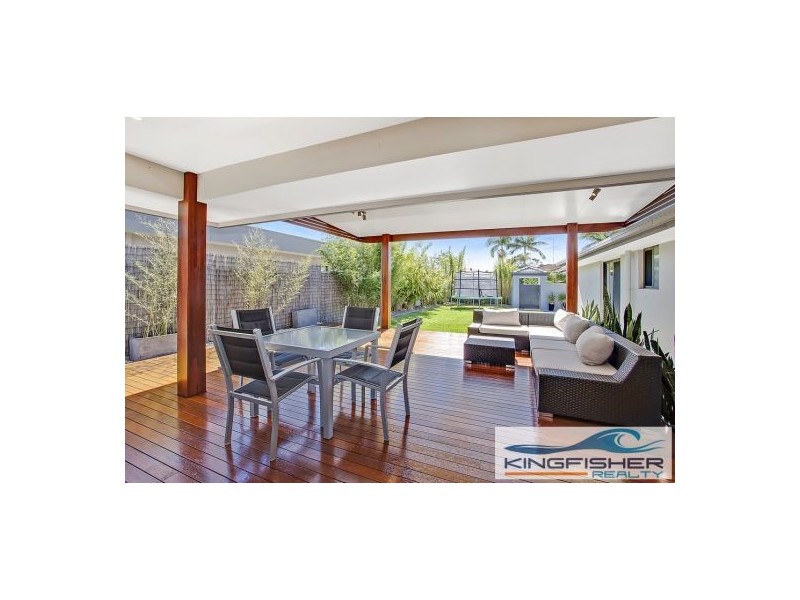 12 Manakin Avenue, Burleigh Waters QLD 4220