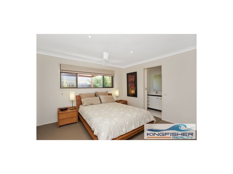 12 Manakin Avenue, Burleigh Waters QLD 4220