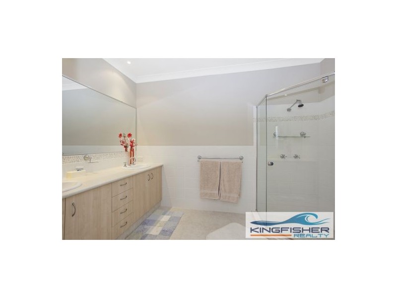 4 Nuthatch Street, Burleigh Waters QLD 4220