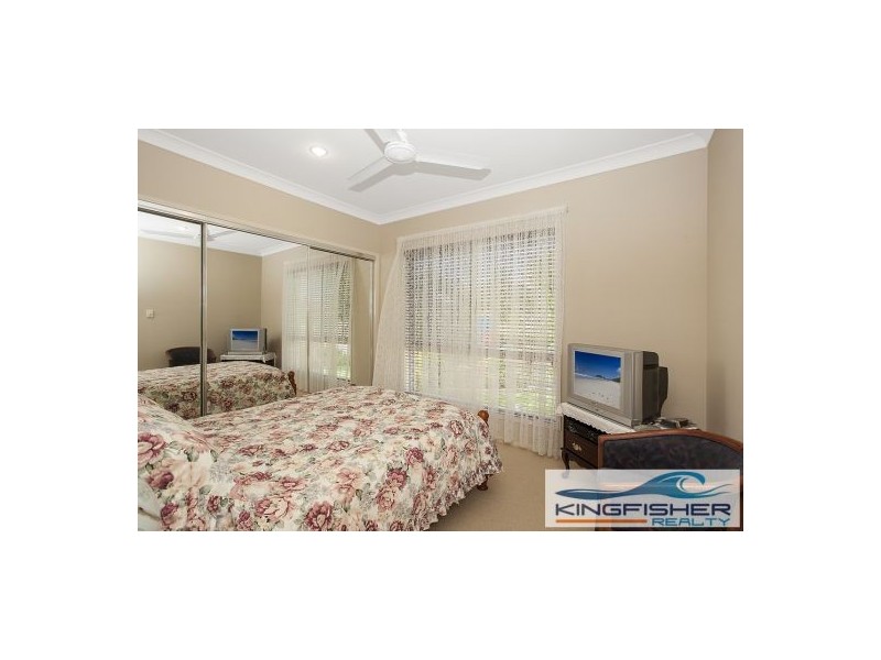 4 Nuthatch Street, Burleigh Waters QLD 4220