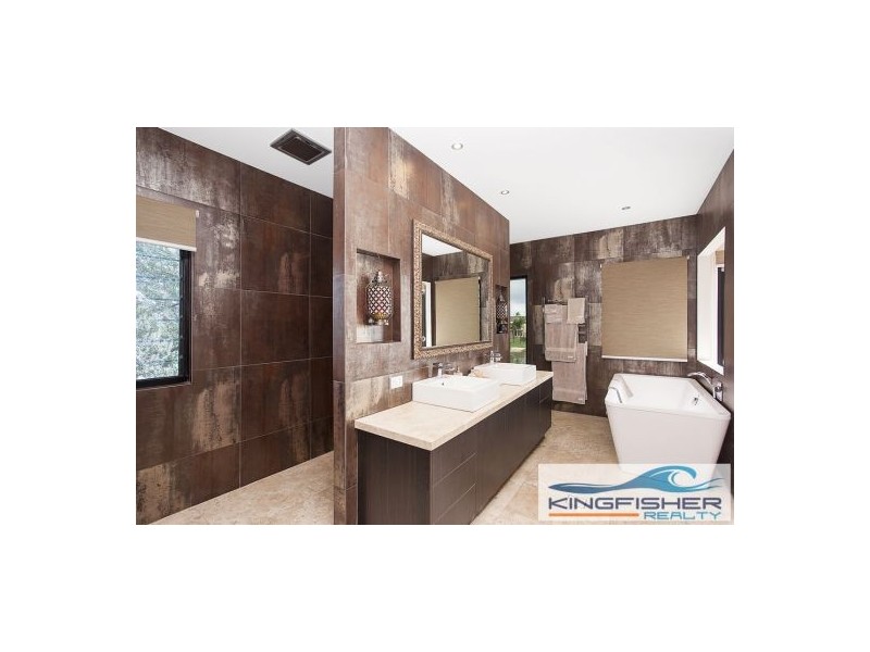 102 Jabiru Avenue, Burleigh Waters QLD 4220