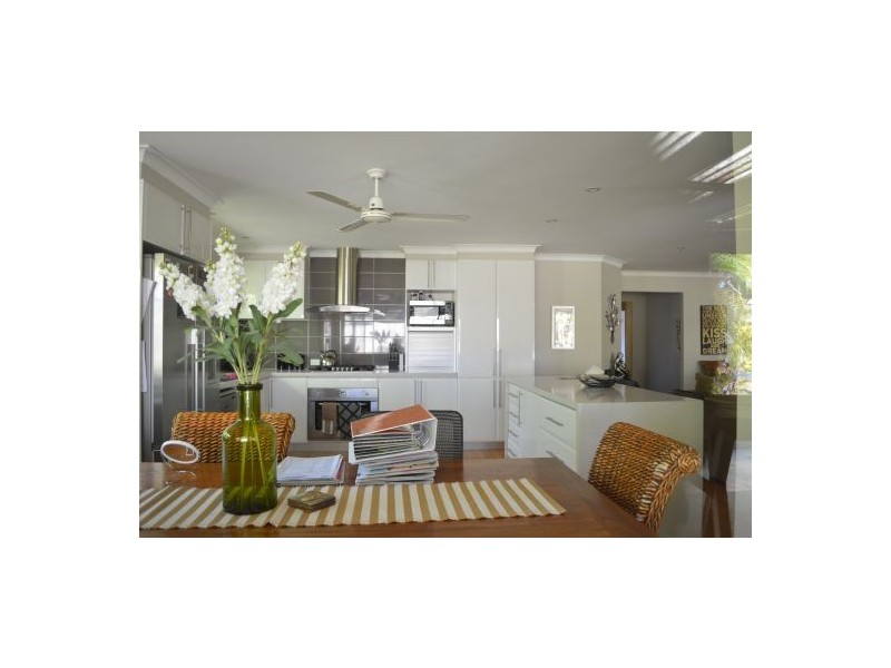 34 Rawlinna Drive, Mermaid Waters QLD 4218