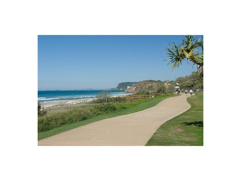 34 Rawlinna Drive, Mermaid Waters QLD 4218