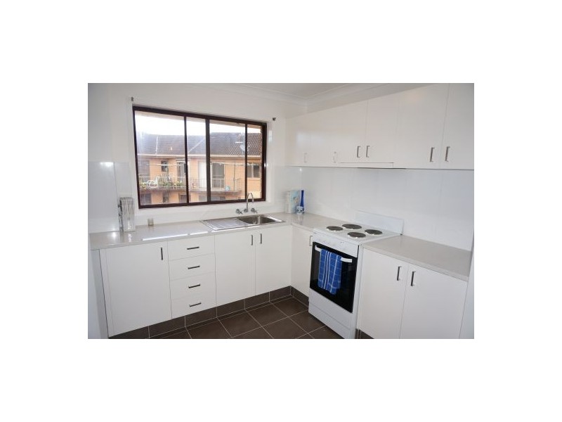 4/3 Angie Court, Mermaid Waters QLD 4218