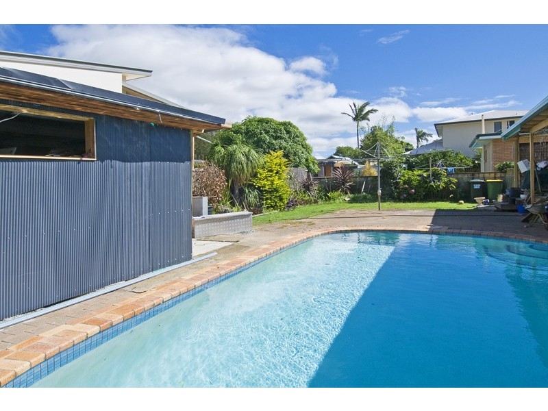 8 Clinton Avenue, Burleigh Heads QLD 4220
