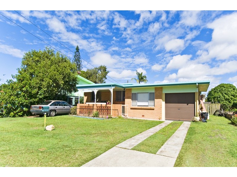 8 Clinton Avenue, Burleigh Heads QLD 4220