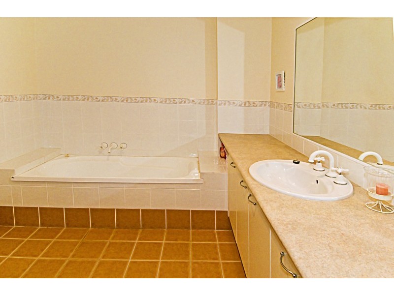 2/14 Nobby Parade, Miami QLD 4220