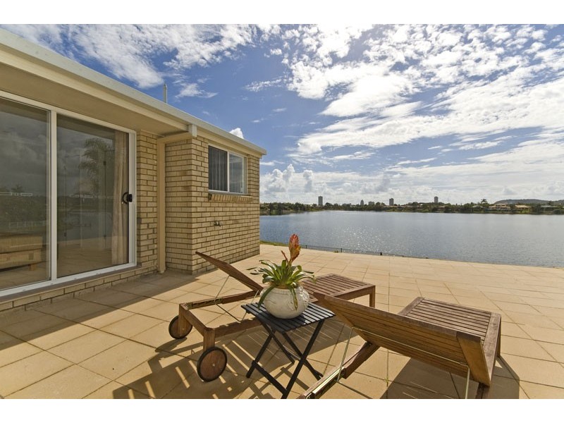 77 Cassowary Dv, Burleigh Waters QLD 4220