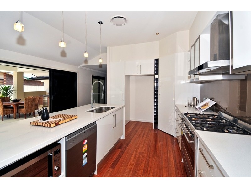 4 Bluejay St, Burleigh Waters QLD 4220